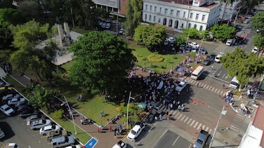 Trabajadores, docentes, grupos sindicales, marcharon este 1 de mayo en medio de una huelga