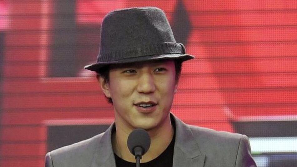 Jackie Chan, avergonzado por cargos contra su hijo