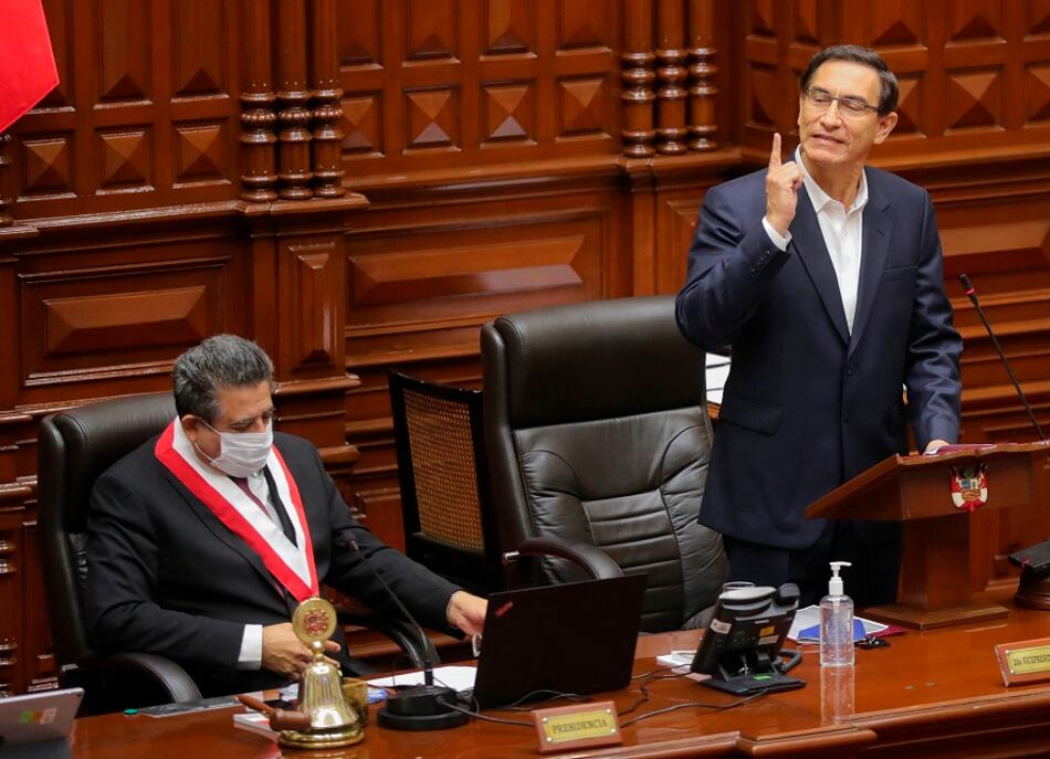 Presidente Vizcarra se salva de ser destituido por el Congreso peruano