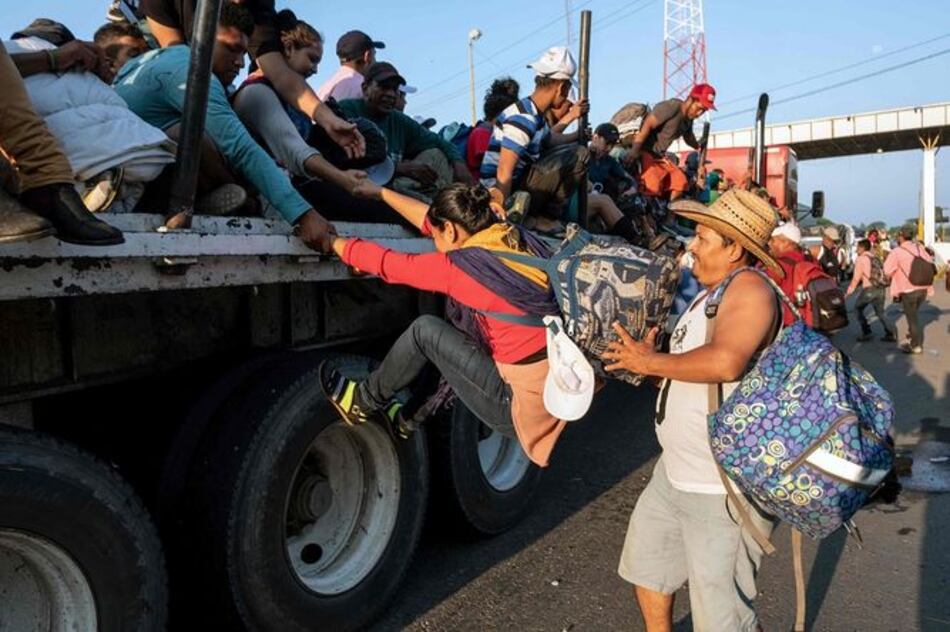 Obstáculos se acumulan para migrantes en caravana hacia Estados Unidos