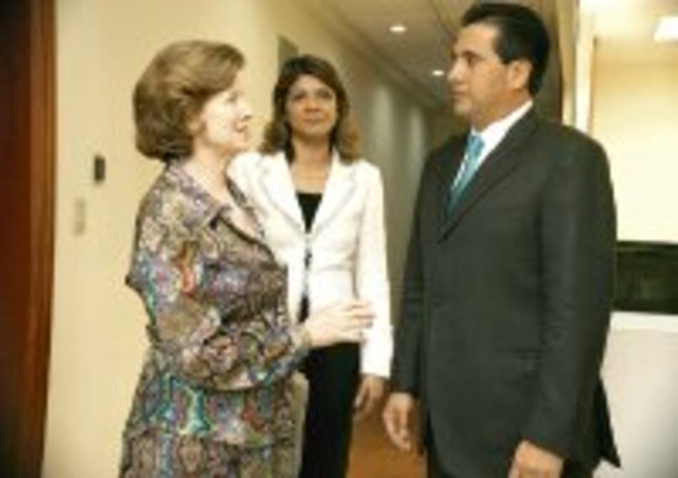 Torrijos y presidenta de TI hablan sobre la ampliación