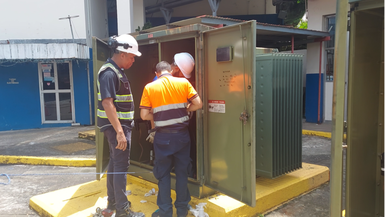 Realizan trabajos de mantenimiento eléctrico en el Complejo Hospitalario de la CSS, algunas áreas están sin luz