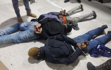 Ecuador: Policía ingresa a canal de televisión ocupado por hombres armados y detiene a varios individuos
