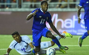 Armando Cooper con un pie en el fútbol colombiano