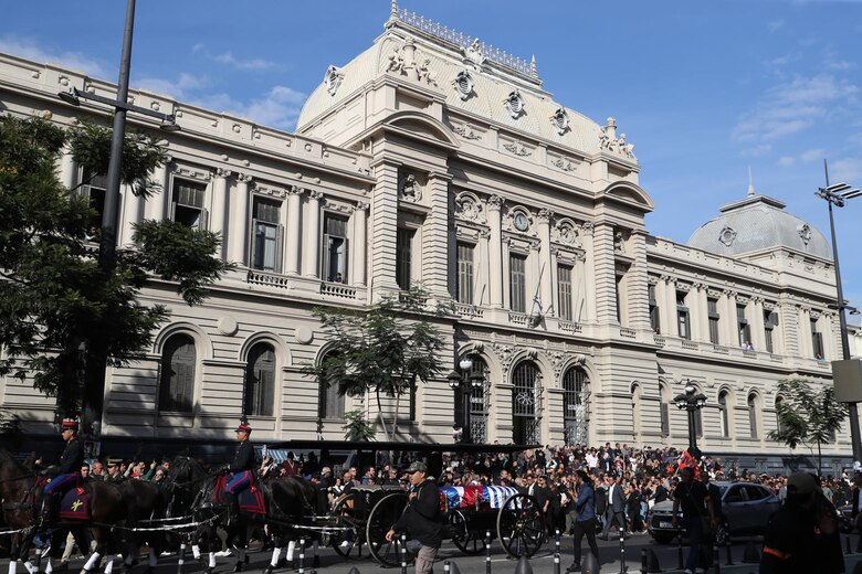 Una multitud de uruguayos despide a José Mujica en las calles de Montevideo