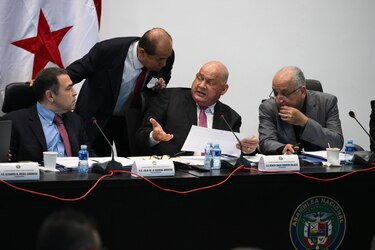 El polémico proyecto de reformas electorales llega al pleno, pero sin firmas de dos comisionadas