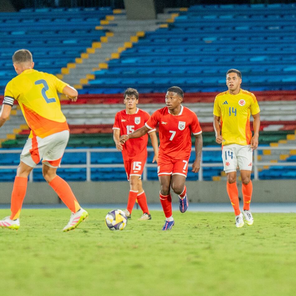 La Rojita cierra su gira en Colombia con derrota por la mínima