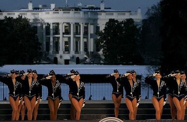 Elección de artistas para ceremonia de Trump genera críticas