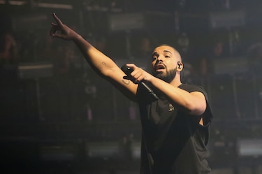 Rihanna y Kanye West acompañan al rapero Drake en nuevo álbum