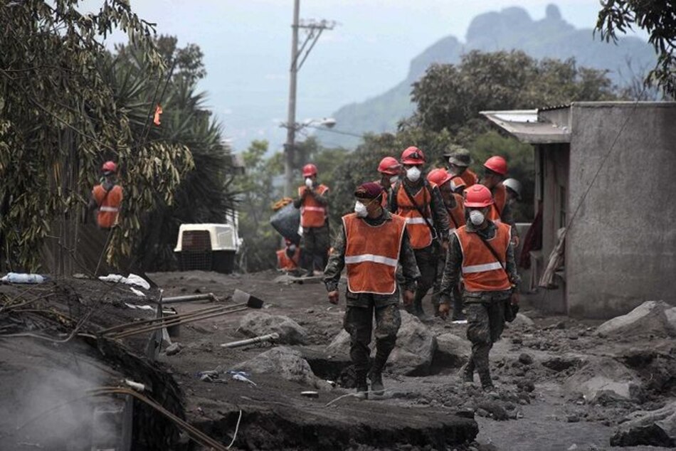 Guatemala: Aumentan a 109 los muertos por erupción de volcán