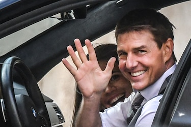 Tom Cruise cumple 60 años brindando por el éxito de ‘Top Gun: Maverick’