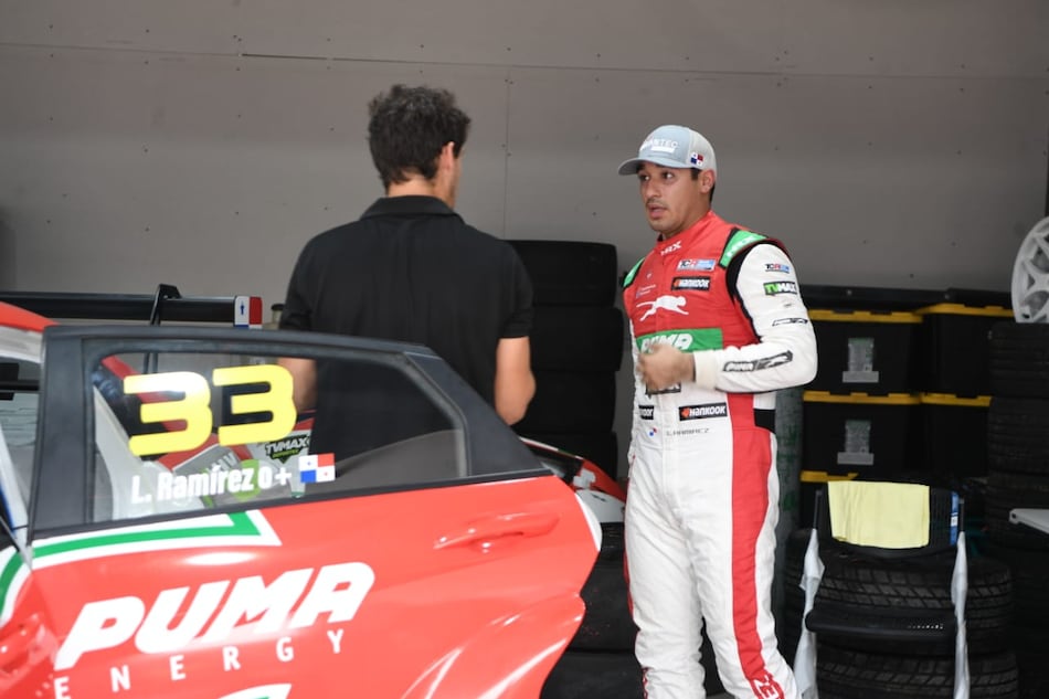 Luis Ramírez analiza datos y afina estrategia para el TCR Panamá