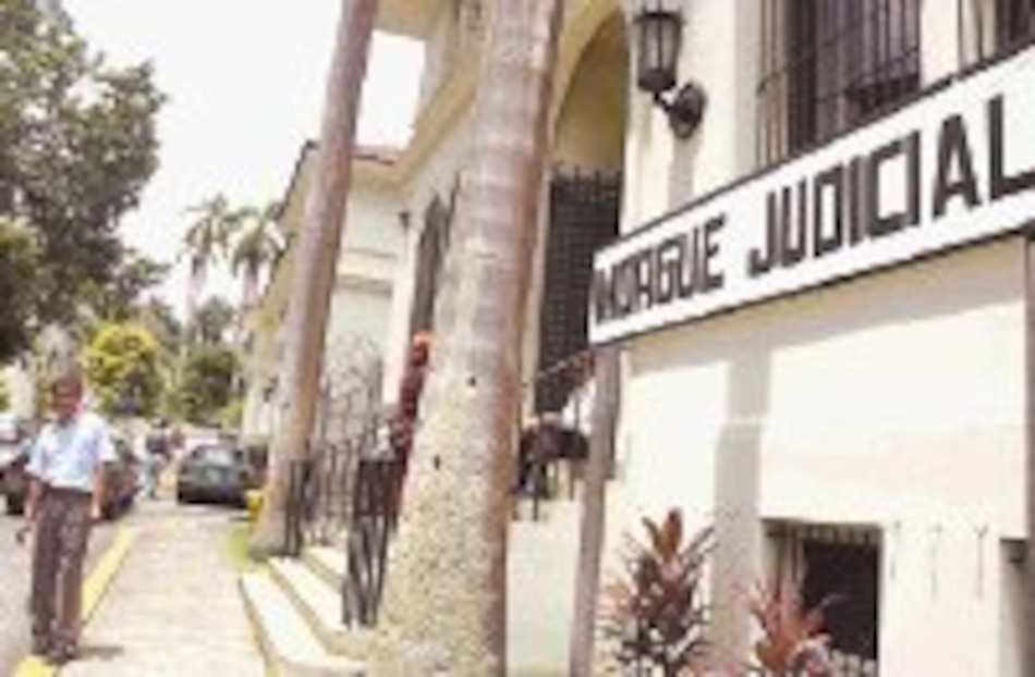 Renuncian 3 médicos forenses