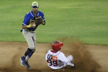 Herrera respira y Coclé reacciona en el béisbol juvenil