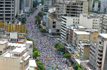 Videos y fotos: Miles de personas marchan en la #TomaDeCaracas para presionar referendo revocatorio