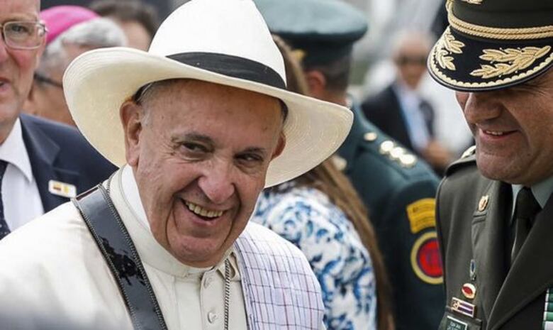 Colombia: Papa evoca lo oscuro del narcotráfico y reza por víctimas