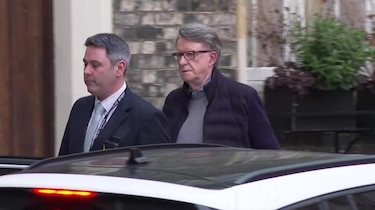 Liberan bajo fianza al exembajador británico en EU Peter Mandelson tras ser arrestado por sospecha de mala conducta en un cargo público