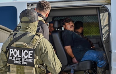 Trump multará con casi mil dólares por día a los migrantes que incumplan una orden de deportación