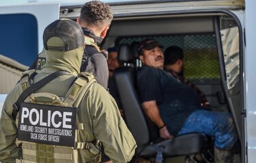 Trump multará con casi mil dólares por día a los migrantes que incumplan una orden de deportación