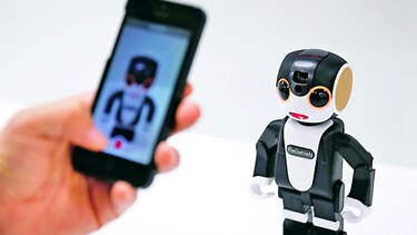 ROBOT DE BOLSILLO SE COMUNICA CON LOS USUARIOS