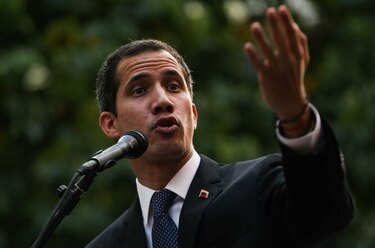 Guaidó anuncia que pronto recibirá 'ayuda humanitaria' para Venezuela