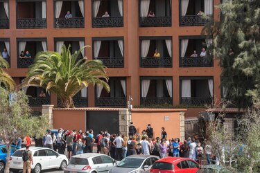 Cientos de turistas confinados en un hotel por dos posibles casos de coronavirus en España