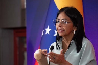 Tribunal Supremo ordena que Delcy Rodríguez asuma como presidenta encargada tras captura de Maduro