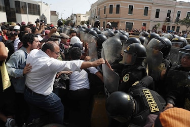 Dos nuevas víctimas elevan a 62 los fallecidos en las protestas en Perú
