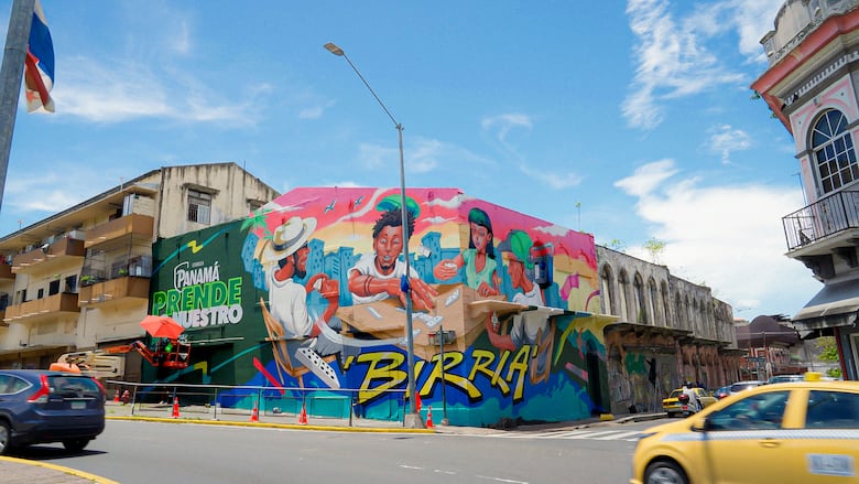 Cerveza Panamá rinde homenaje a “la birria” con nuevo mural en avenida de los Mártires