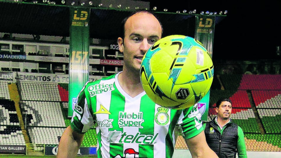 León presenta a Landon Donovan