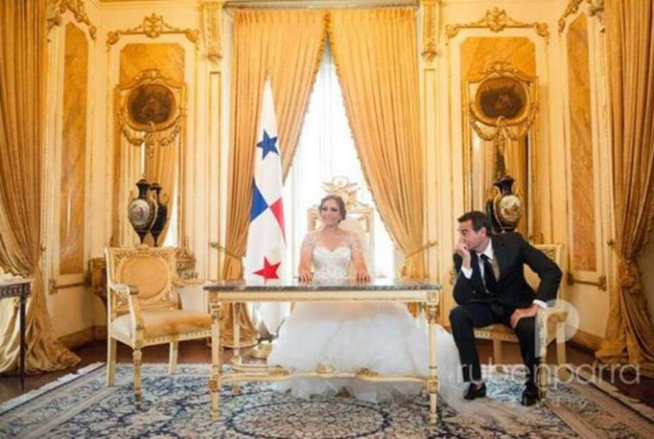 Piden disculpas por fotos en el palacio presidencial