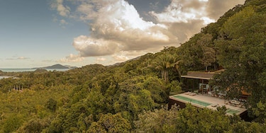 10 casas espectaculares diseñadas para mezclarse con la naturaleza que las rodea