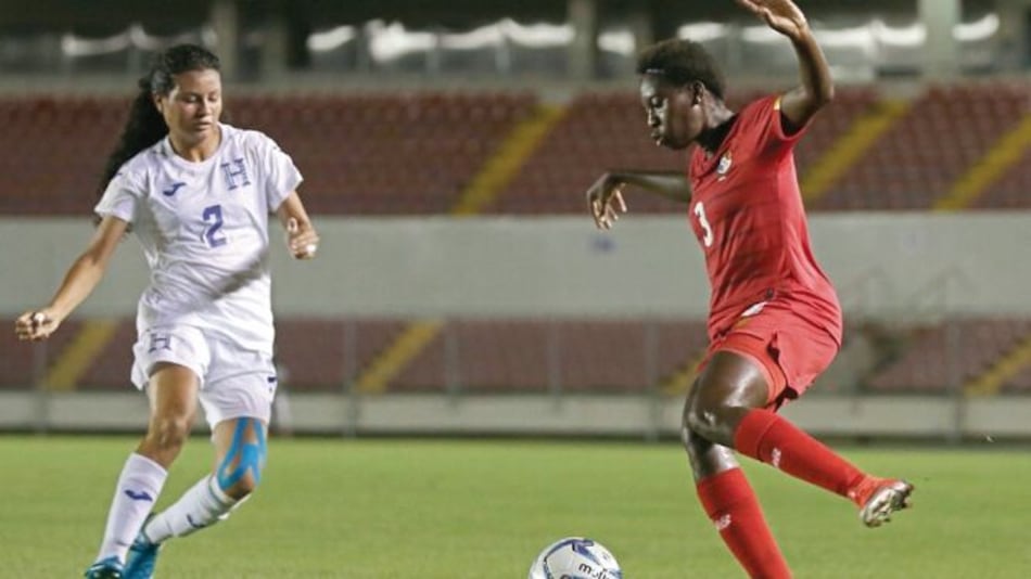 María Murillo celebra su primer gol con Panamá