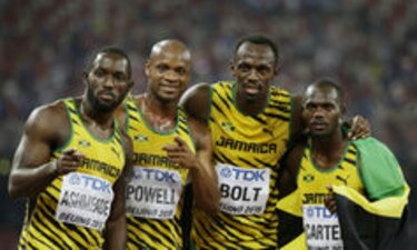 Usain Bolt se hace infinito tras triplete en el Mundial de Atletismo