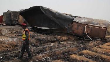 Pakistán: 153 muertos tras incendio de un camión cisterna