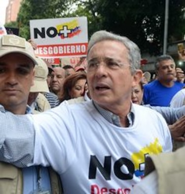 Protestas contra presidente Santos en Bogotá y Medellín