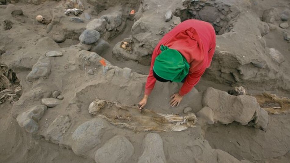 Hallan cuerpos de niños de antigua cultura