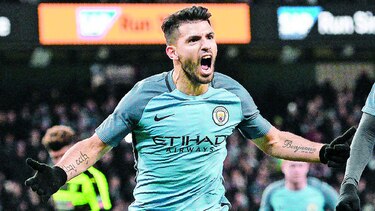 El City golea y avanza a cuartos de final