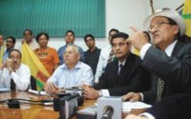 Sorpresivo pacto obrero-patronal