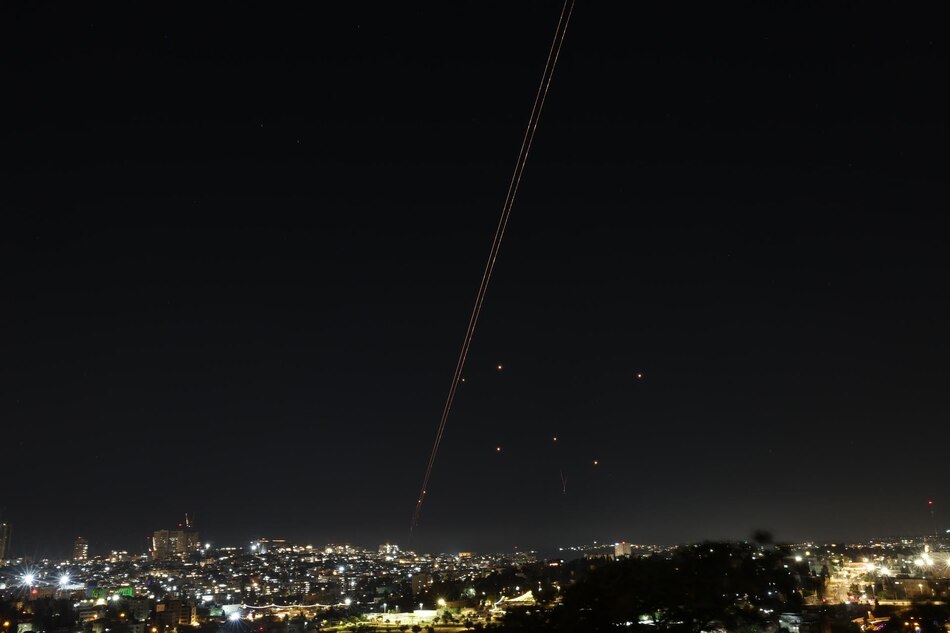 Servicios de emergencias acuden a siete sitios de Tel Aviv tras ataque con misiles de Irán