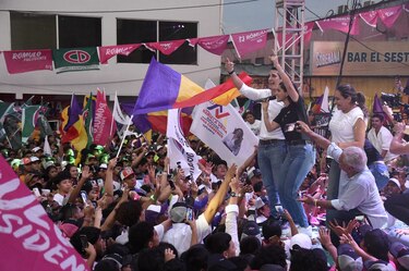 El balance de los cierres de campaña: discursos, música, hoteles y plazas públicas