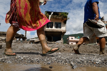 Riada en Nepal: Más de 390 muertos, unos 1,400 desaparecidos y miedo a otra crecida