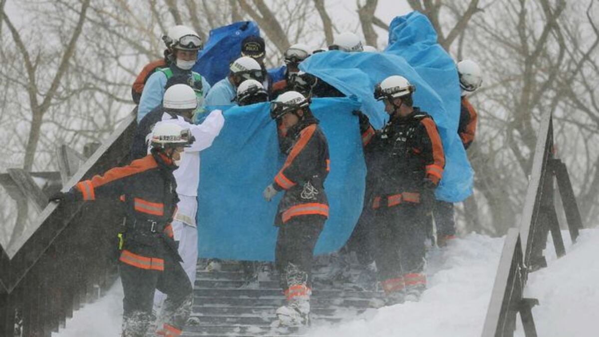 Estudiantes mueren en una avalancha en Japón