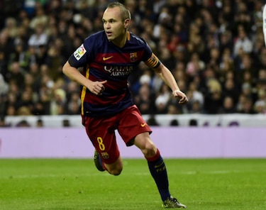 Iniesta se gana a los exigentes aficionados del Real Madrid