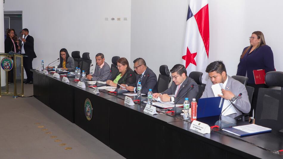 Subcomisión discutirá proyecto que busca la no reelección del rector en universidades