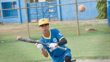 Preselección herrerana entrena pese a limitaciones