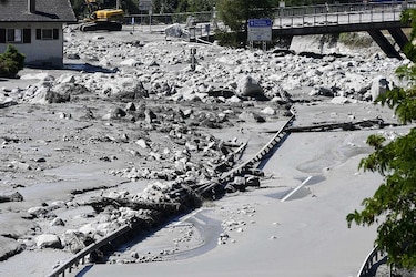Al menos ocho desaparecidos por un alud en los Alpes suizos