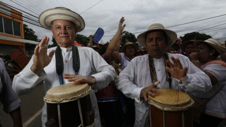 Más de 30 delegaciones participan de desfile en Guararé