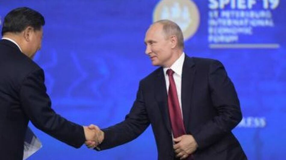 Vladimir Putin insta a 'redefinir el rol del dólar' en el sistema financiero