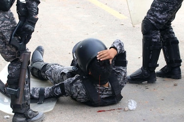 Defensoría del Pueblo reporta 16 civiles y 19 policías heridos en operativo de desbloqueo en Bolivia